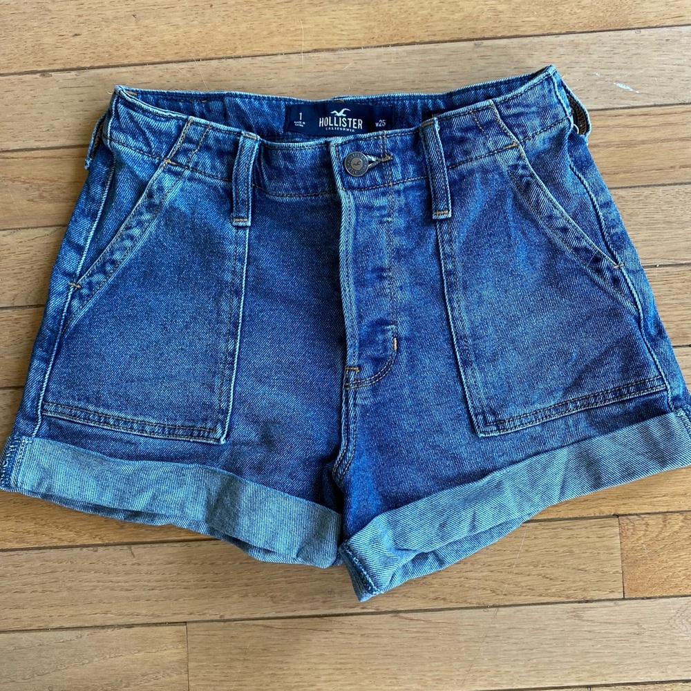 EUC Hollister high rise Mom shorts 3in Blue Denim Shorts